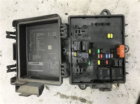 Volvo FH - fuse box diagram Main fuses 3 mm wide and will fit standard 14 inch crimp terminals Brand new aftermarket VNL alternator 8614N Delco 8600015 8600055 8600060 8600073 8600127 If installing a non-Remote Sense alternator in a vehicle that has a Remote Sense line disconnect and secure the wire from the battery If. . Volvo vnl 860 fuse box diagram